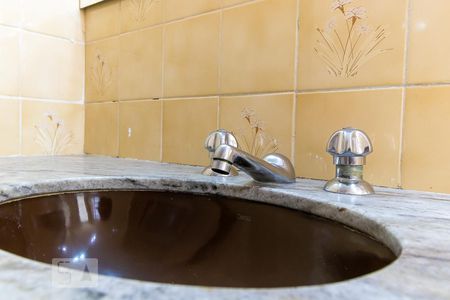 Apartamento à venda com 180m², 3 quartos e 3 vagas Apartamento à venda com 180m², 3 quartos e 3 vagasBanheiro da suíte