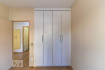 Apartamento à venda com 180m², 3 quartos e 3 vagas Apartamento à venda com 180m², 3 quartos e 3 vagasQuarto 3 - Armários