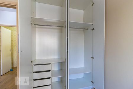 Apartamento à venda com 180m², 3 quartos e 3 vagas Apartamento à venda com 180m², 3 quartos e 3 vagasQuarto 3 - Armários