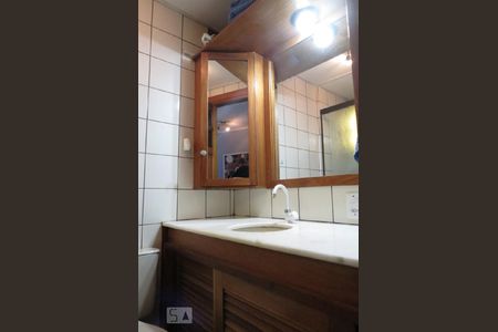 Banheiro de apartamento à venda com 1 quarto, 38m² em Centro Histórico, Porto Alegre