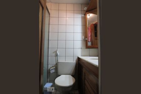 Banheiro de apartamento à venda com 1 quarto, 38m² em Centro Histórico, Porto Alegre