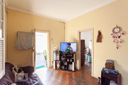 Sala  de casa à venda com 3 quartos, 400m² em Sagrada Família, Belo Horizonte