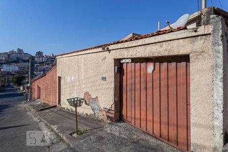 Casa à venda com 400m², 3 quartos e 2 vagasFachada