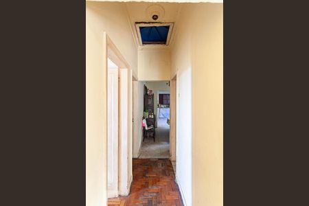 Corredor de casa à venda com 3 quartos, 400m² em Sagrada Família, Belo Horizonte