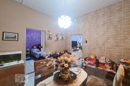 Casa à venda com 179m², 2 quartos e 1 vagaSala