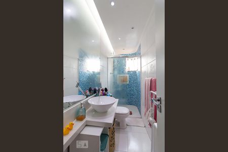 Casa à venda com 260m², 3 quartos e 4 vagasBanheiro quarto 3 suíte