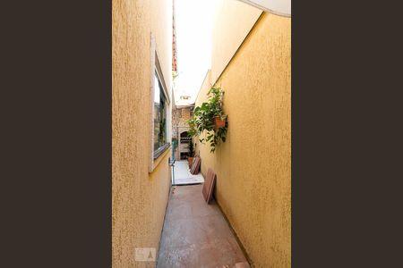 Casa à venda com 260m², 3 quartos e 4 vagasCorredor lateral externo