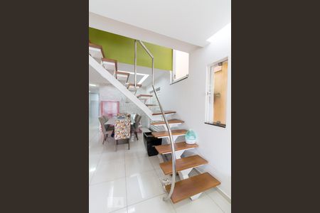 Casa à venda com 260m², 3 quartos e 4 vagasEscadas