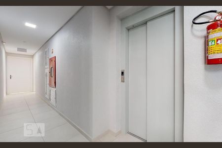 Hall Elevador de apartamento à venda com 2 quartos, 65m² em Jardim Botânico, Porto Alegre