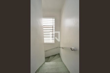 Escada de casa para alugar com 4 quartos, 180m² em Vila Guarani (zona Sul), São Paulo