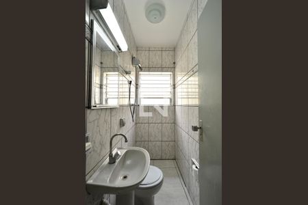 Lavabo de casa para alugar com 4 quartos, 180m² em Vila Guarani (zona Sul), São Paulo