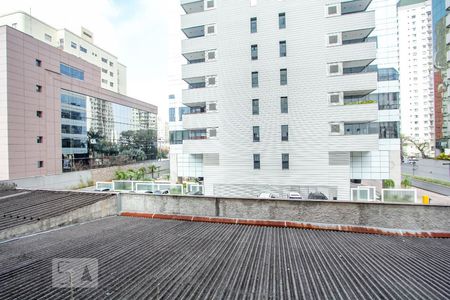 Vista de apartamento à venda com 2 quartos, 67m² em Vila Olímpia, São Paulo
