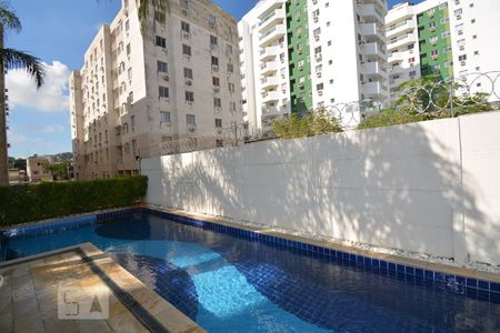 Apartamento à venda com 60m², 2 quartos e sem vagaÁrea comum - Piscina