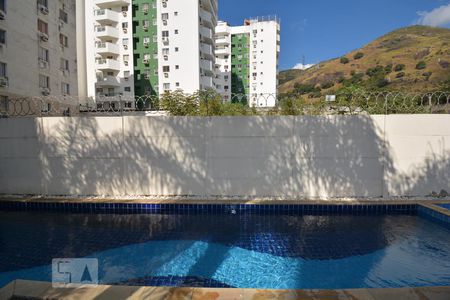 Apartamento à venda com 60m², 2 quartos e sem vagaÁrea comum - Piscina