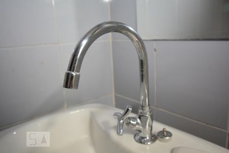 Casa à venda com 90m², 2 quartos e 3 vagasBanheiro - Torneira