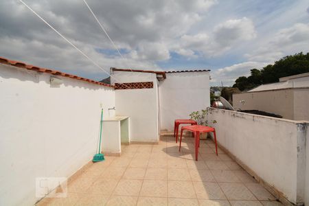 Casa à venda com 90m², 2 quartos e 3 vagasTerraço