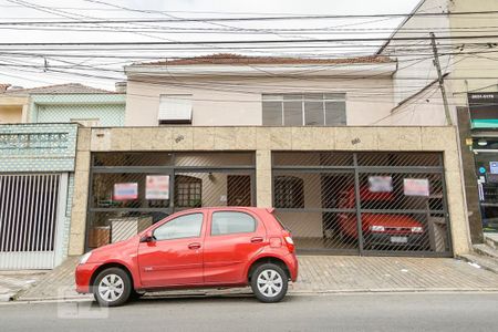 Casa à venda com 130m², 4 quartos e 2 vagasFachada