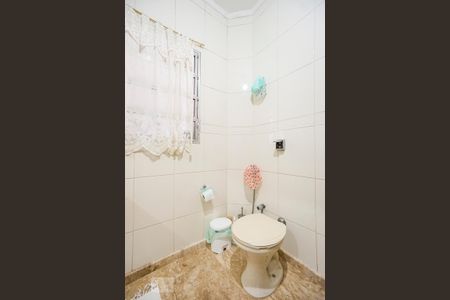 Casa à venda com 130m², 4 quartos e 2 vagasBanheiro