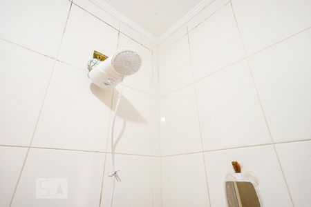 Casa à venda com 130m², 4 quartos e 2 vagasChuveiro