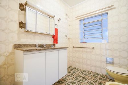 Casa à venda com 130m², 4 quartos e 2 vagasBanheiro