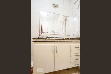 Casa à venda com 130m², 4 quartos e 2 vagasBanheiro