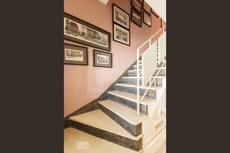 Casa à venda com 120m², 2 quartos e 2 vagasEscadas Andar 2