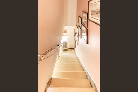 Casa à venda com 120m², 2 quartos e 2 vagasEscadas Andar 2