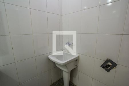 Banheiro de kitnet/studio para alugar com 1 quarto, 20m² em Vila São Pedro, Santo André