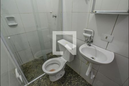 Banheiro de kitnet/studio para alugar com 1 quarto, 20m² em Vila São Pedro, Santo André