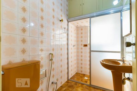 Banheiro de apartamento à venda com 1 quarto, 68m² em Cambuí, Campinas