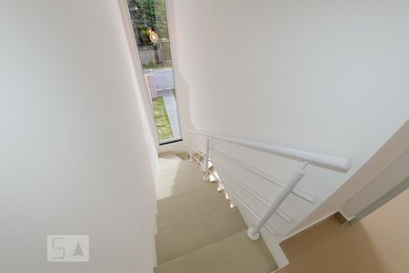 Escada de casa para alugar com 2 quartos, 84m² em São João do Rio Vermelho, Florianópolis