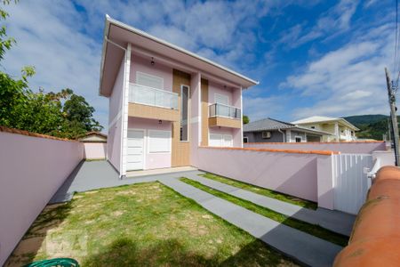 Casa para alugar com 84m², 2 quartos e 2 vagasFachada