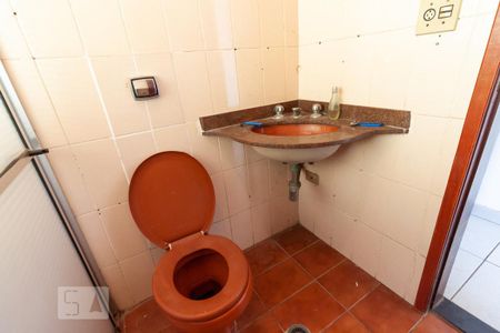 Casa à venda com 150m², 5 quartos e 2 vagasBanheiro 1