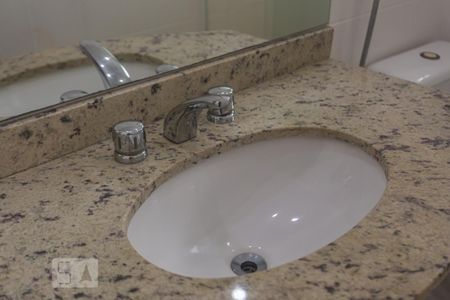 Apartamento à venda com 80m², 2 quartos e 1 vaga Apartamento à venda com 80m², 2 quartos e 1 vagaBanheiro da Suíte 1