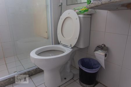 Apartamento à venda com 80m², 2 quartos e 1 vaga Apartamento à venda com 80m², 2 quartos e 1 vagaBanheiro da Suíte 2