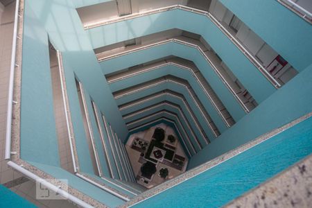 Apartamento à venda com 80m², 2 quartos e 1 vaga Apartamento à venda com 80m², 2 quartos e 1 vagaHall