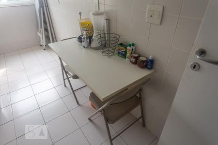 Apartamento à venda com 80m², 2 quartos e 1 vaga Apartamento à venda com 80m², 2 quartos e 1 vagaCozinha e Área de Serviço
