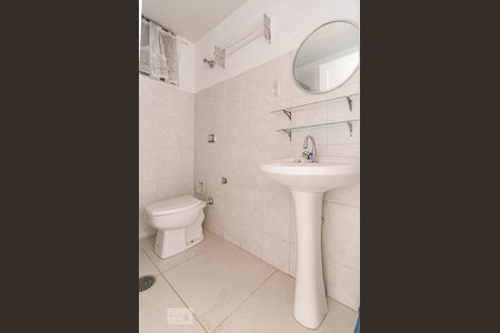 Banheiro de kitnet/studio para alugar com 1 quarto, 30m² em Cerqueira César, São Paulo