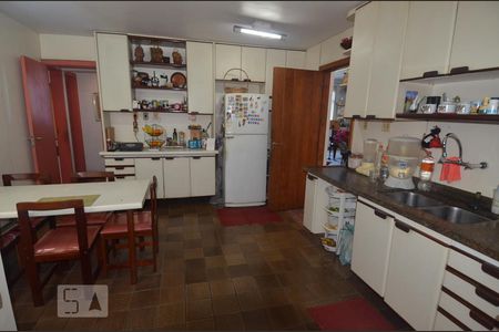 Apartamento à venda com 186m², 4 quartos e 1 vagaCozinha