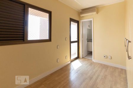 Apartamento à venda com 132m², 3 quartos e 3 vagasSuíte 2