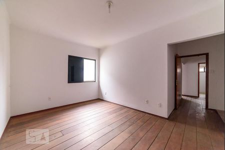 Casa à venda com 340m², 4 quartos e 4 vagasSuíte