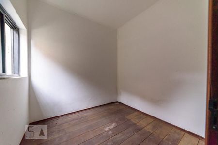 Casa à venda com 340m², 4 quartos e 4 vagasQuarto de Serviço
