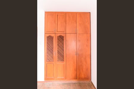 Casa à venda com 340m², 4 quartos e 4 vagasQuarto 1 - Armários