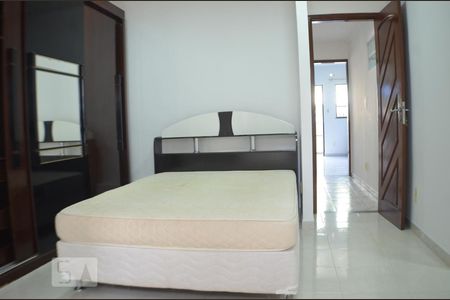 Quarto 1 com banheiro de casa de condomínio para alugar com 5 quartos, 193m² em Armação, Salvador