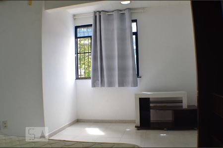 Quarto 1 com banheiro de casa de condomínio para alugar com 5 quartos, 193m² em Armação, Salvador