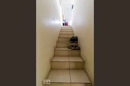 Casa à venda com 180m², 4 quartos e 6 vagasEscada