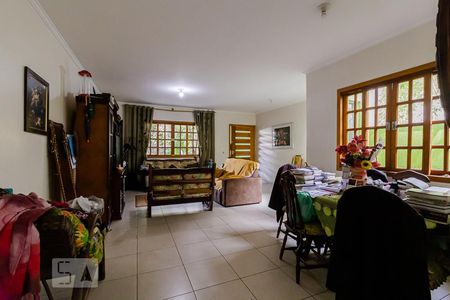 Casa à venda com 180m², 4 quartos e 6 vagasSala