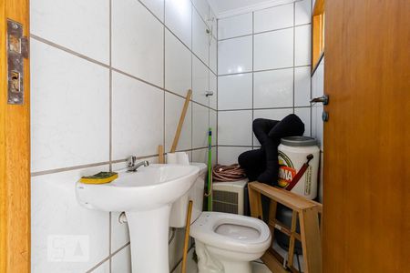 Casa à venda com 180m², 4 quartos e 6 vagasBanheiro de Serviço