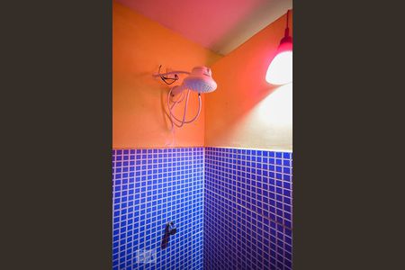 Casa para alugar com 198m², 3 quartos e 4 vagasChuveiro do banheiro da suíte