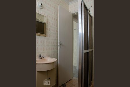 Banheiro de apartamento para alugar com 2 quartos, 59m² em Vila Valqueire, Rio de Janeiro